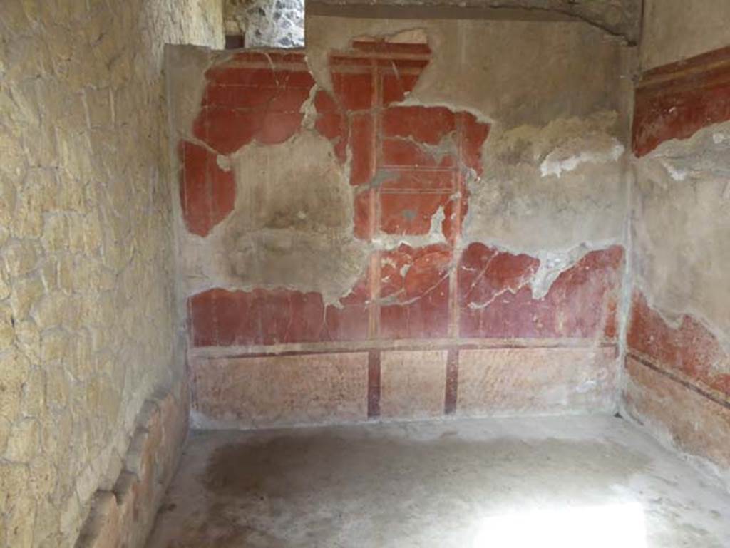 IV.4, Herculaneum, October 2014. Room 4, looking towards west wall of cubiculum.
Photo courtesy of Michael Binns.